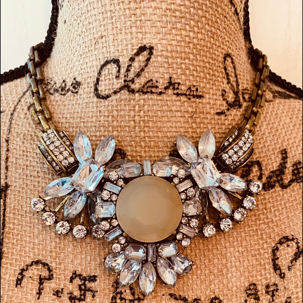 Beautiful Rhinestone Design Necklace - Picture 3 of 4
